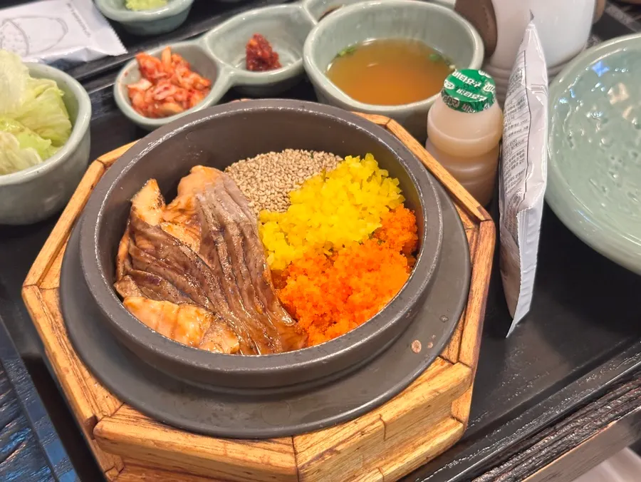 정갈한 솥밥 한 상 차림