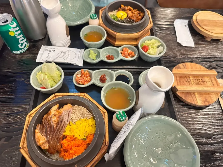 1인 트레이에 담긴 솥밥