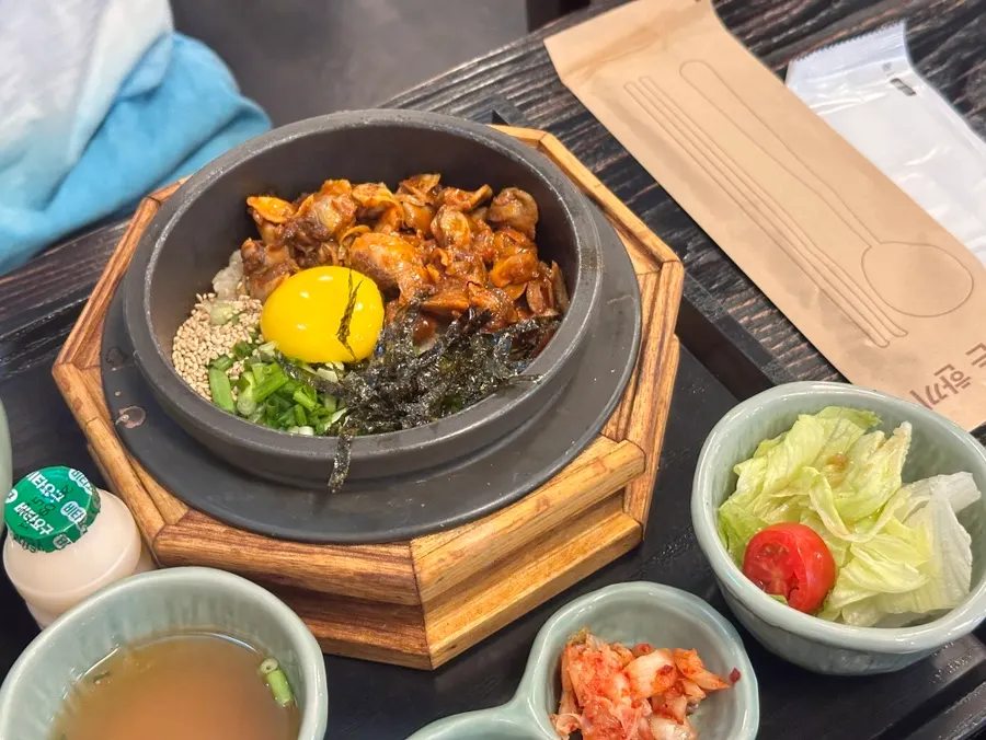 매콤달콤한 꼬막솥밥