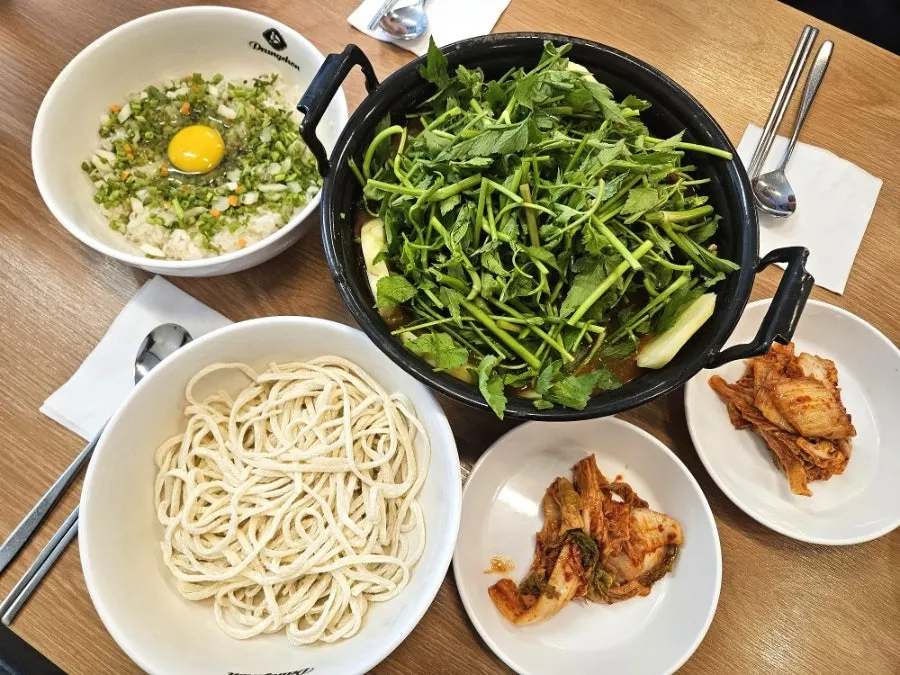 Full spicy kalguksu meal at Deungchon Shabu Kalguksu Sangam Branch