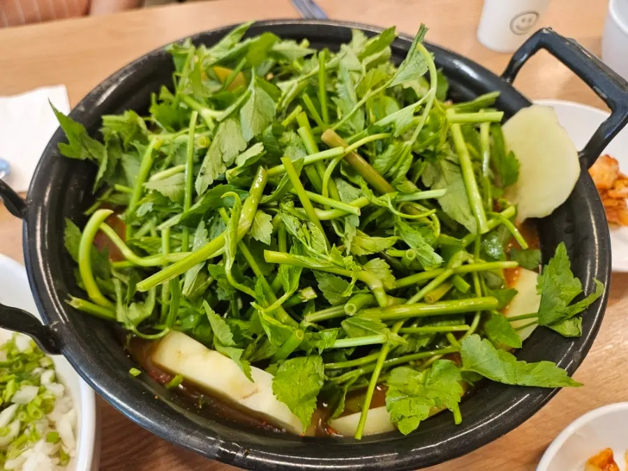 Kalguksu noodles and fried-rice ingredients