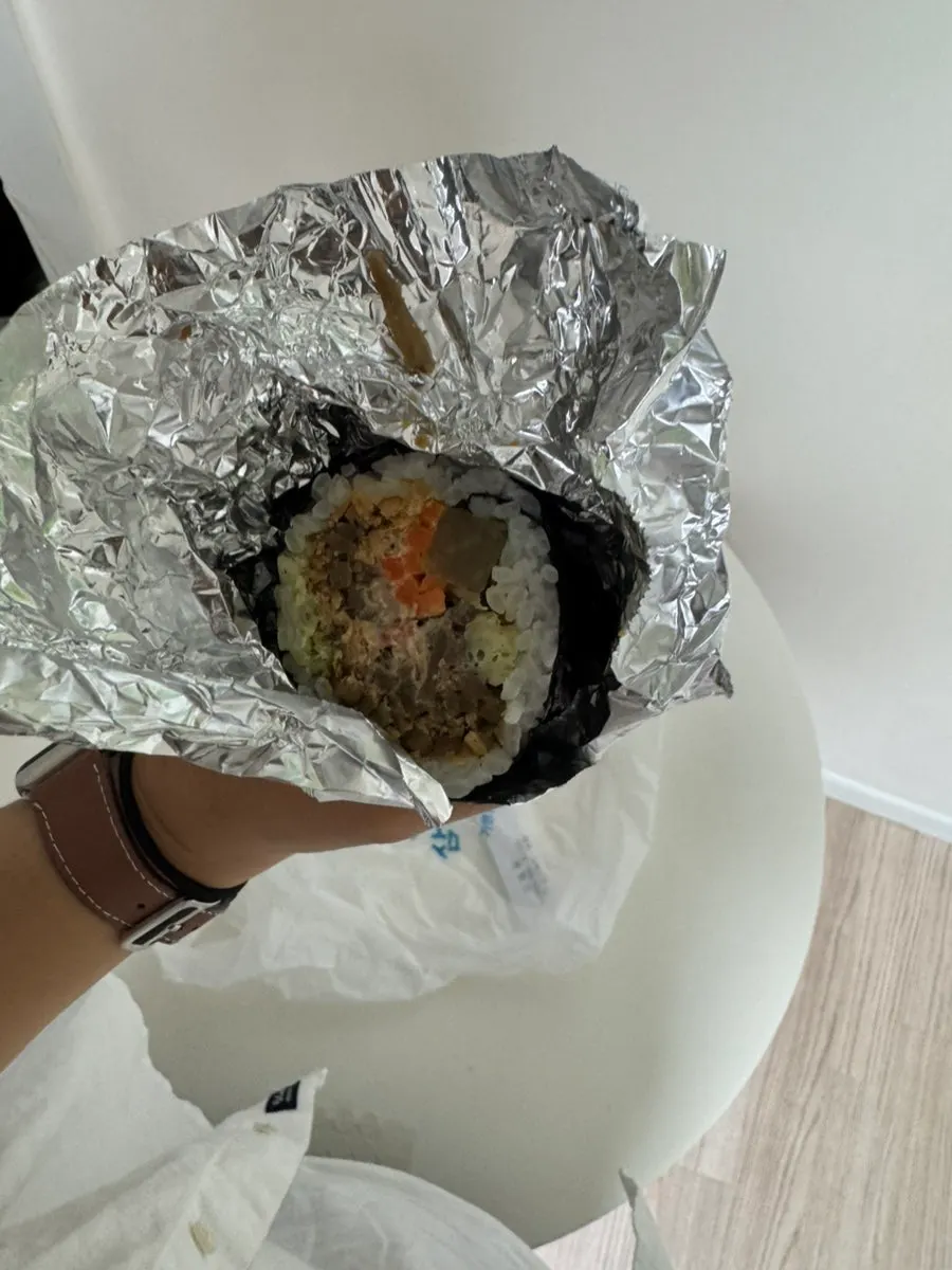 삼형제김밥 상암점 김밥 세로 클로즈업