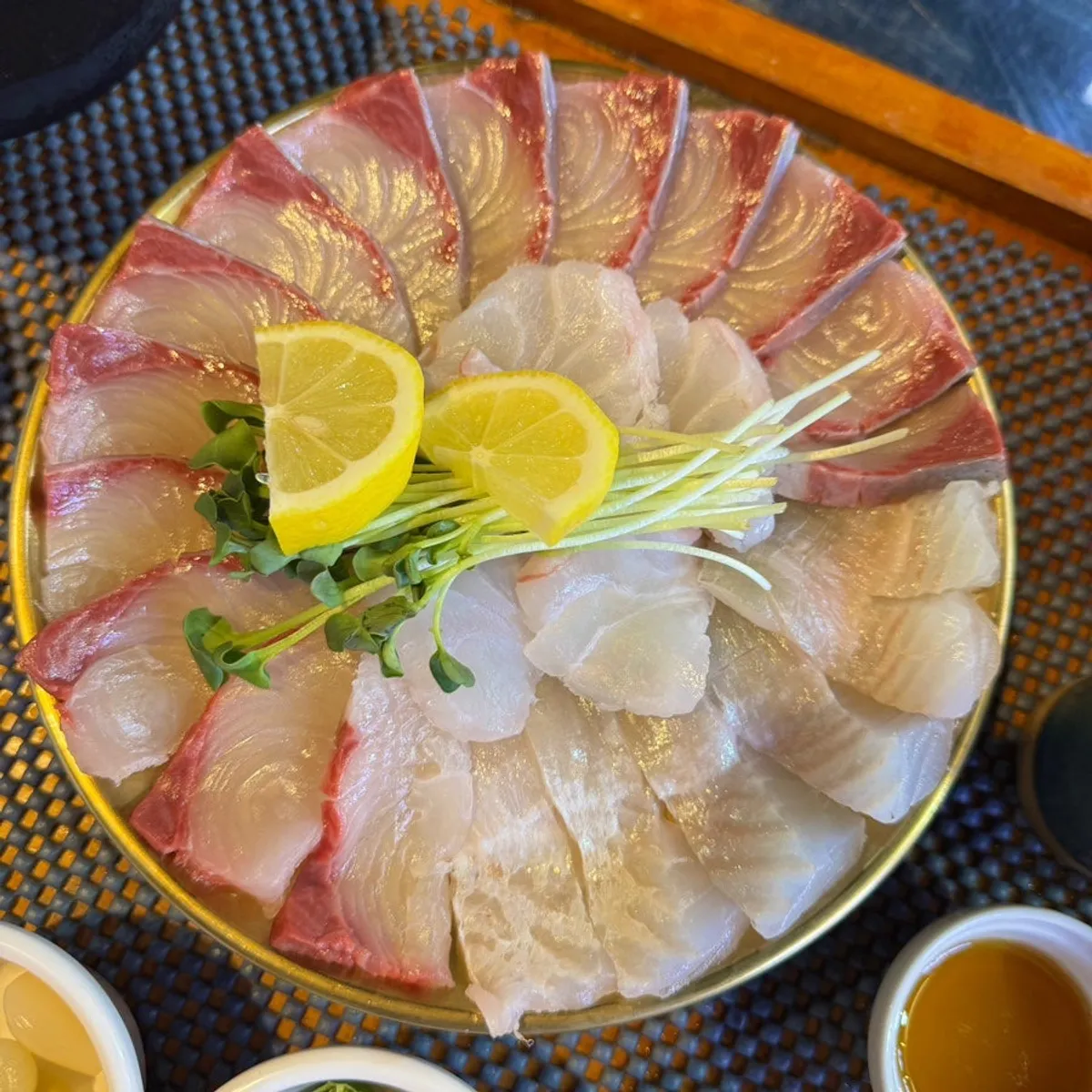 Main image of aged sashimi at Hoepanjang Sangbong