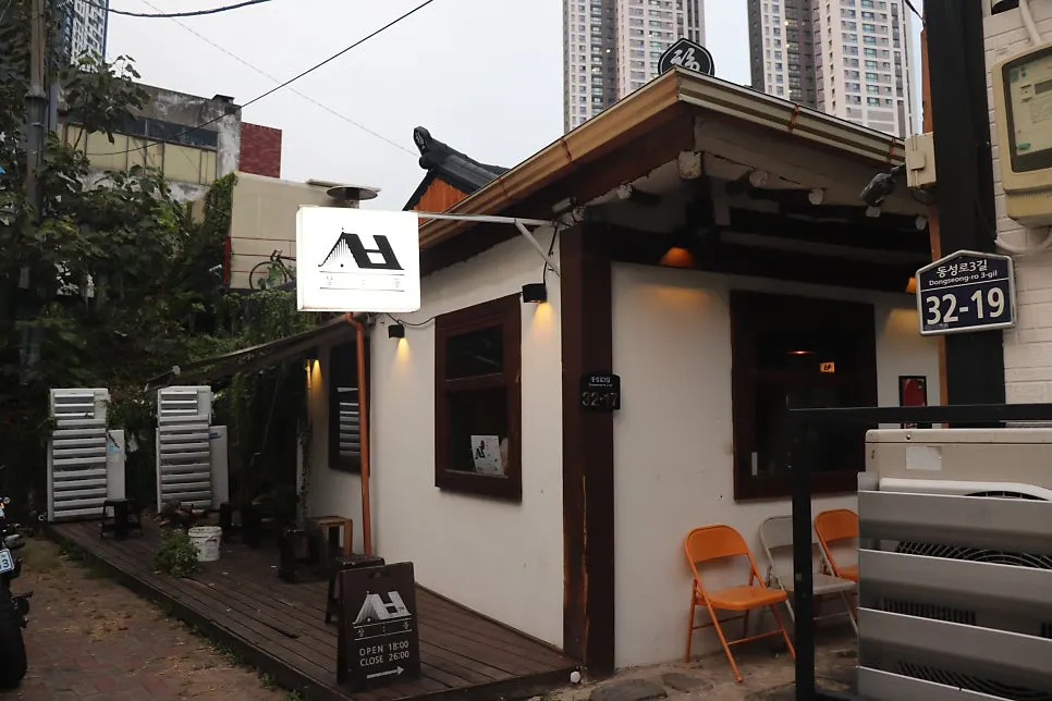 Exterior of Sangbong Dongseong-ro tucked in a Dongseong-ro alley