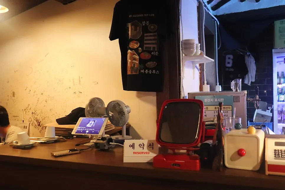 Tables and interior view of Sangbong Dongseong-ro