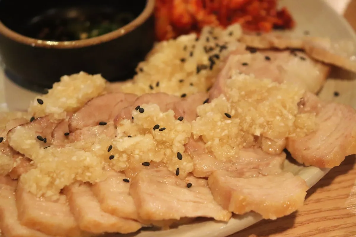 A plate of garlic suyuk at Sangbong Dongseong-ro