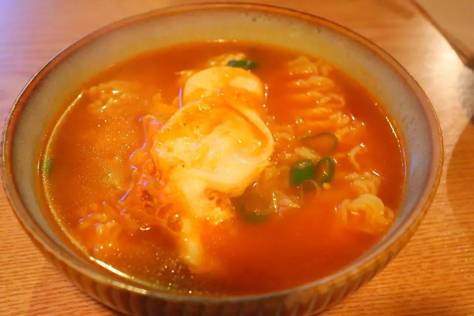 A pot of plain ramyeon at Sangbong Dongseong-ro