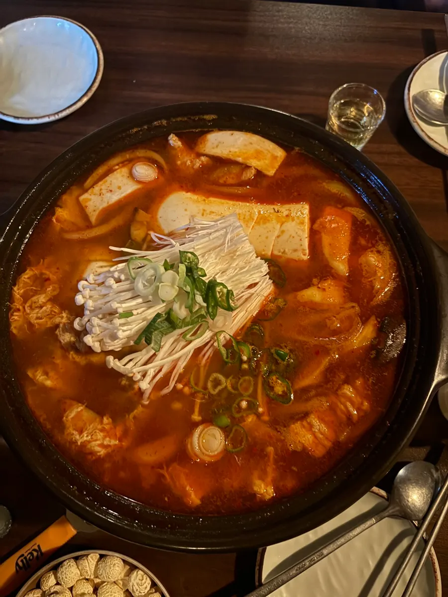내부에 있는 깔끔한 화장실