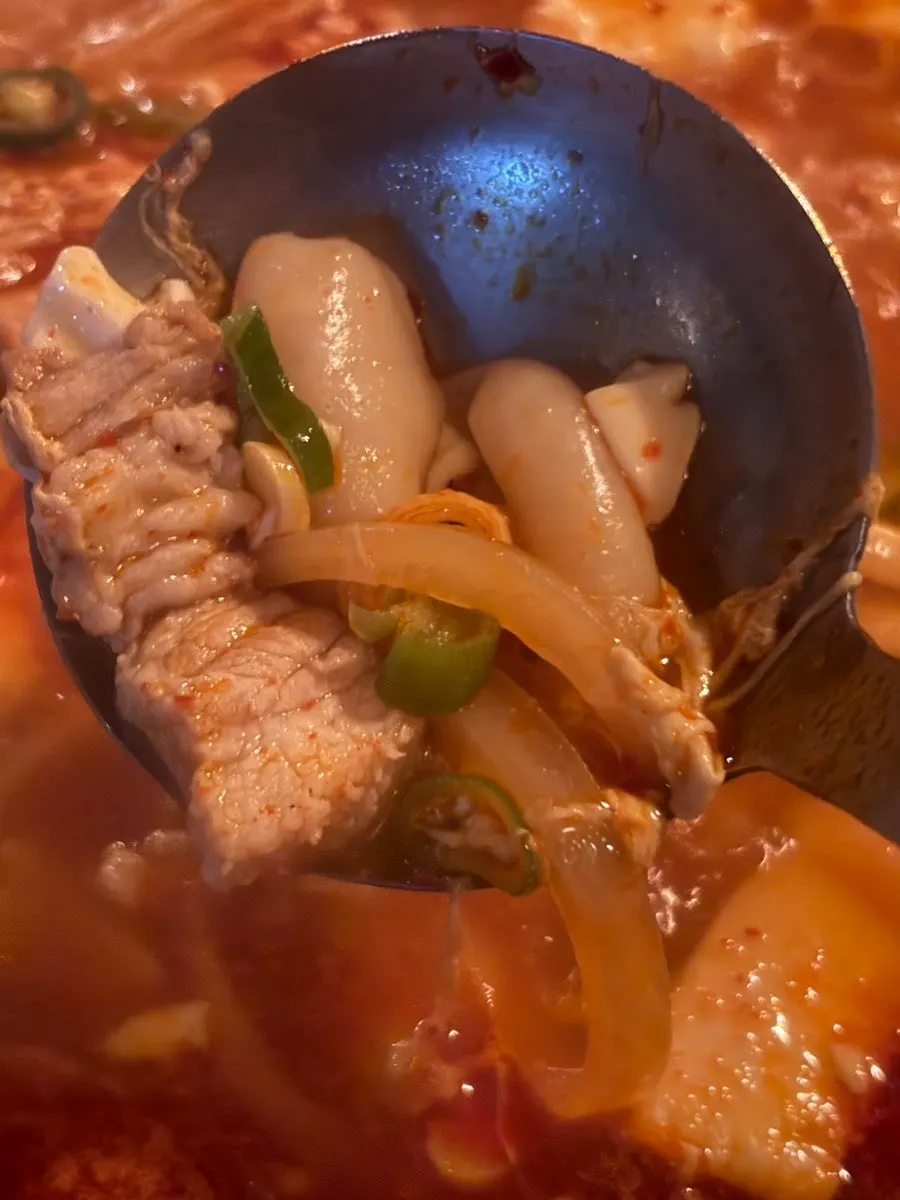 조려진 순두부전골 클로즈업