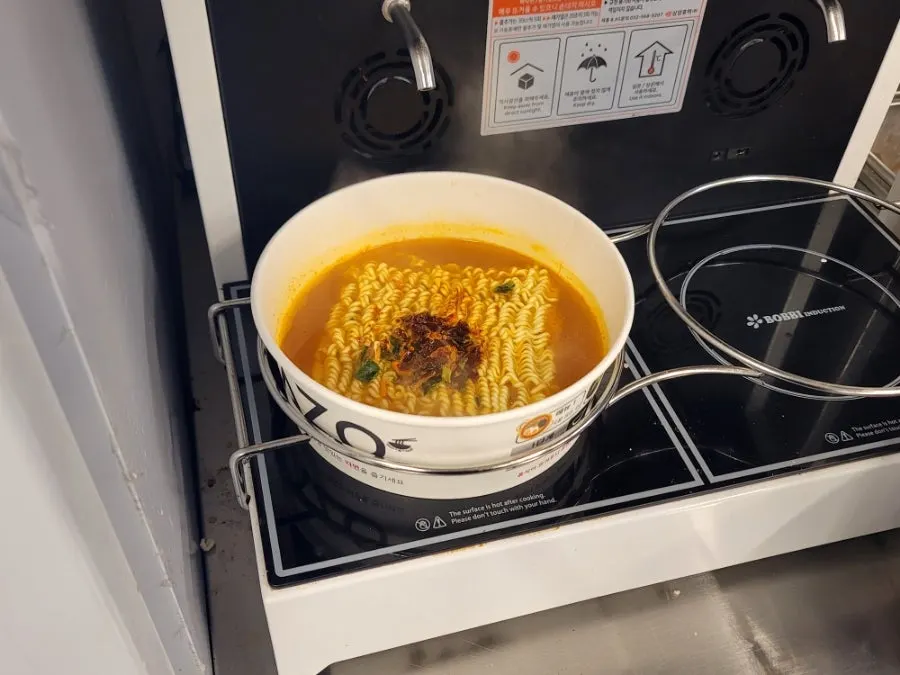Self-service Hangang ramyeon cooking machine