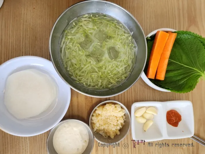 조아죽네쭈꾸미 메뉴판 사리 구성 부분
