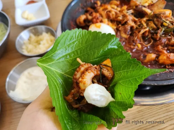 테이블에 놓인 땡초가루