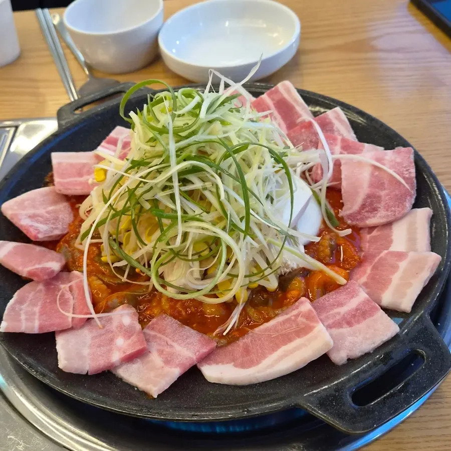 조아죽네쭈꾸미 셀프바에서 가져온 반찬