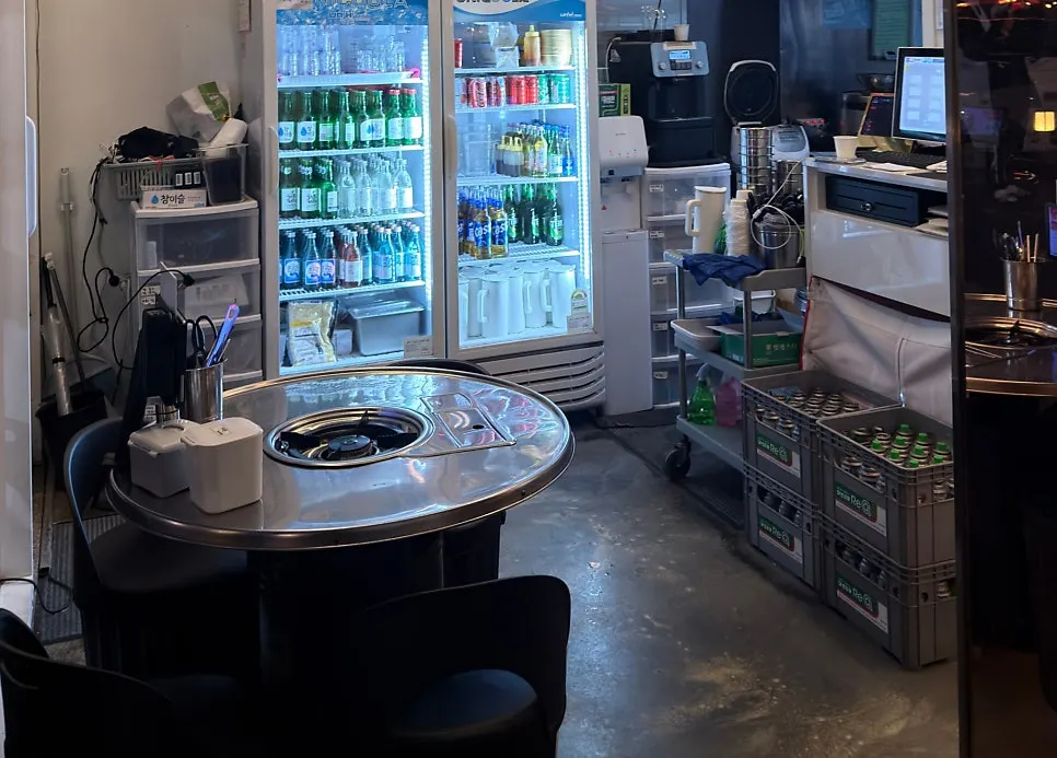 Self-serve bar for grabbing side dishes