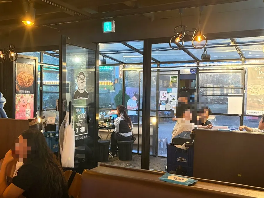 Kkamuri interior with a casual pocha atmosphere
