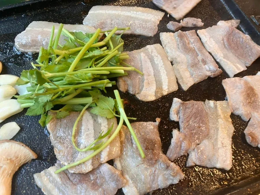 버섯과 냉삼, 구운 미나리