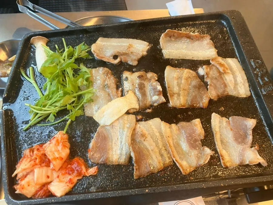 깻잎쌈 냉삼과 김치찌개 주문