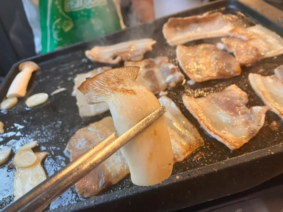 큼직한 두부가 든 김치찌개