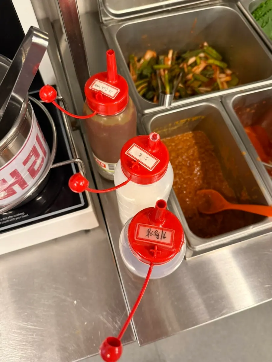 라면 조리기에 올린 비빔면