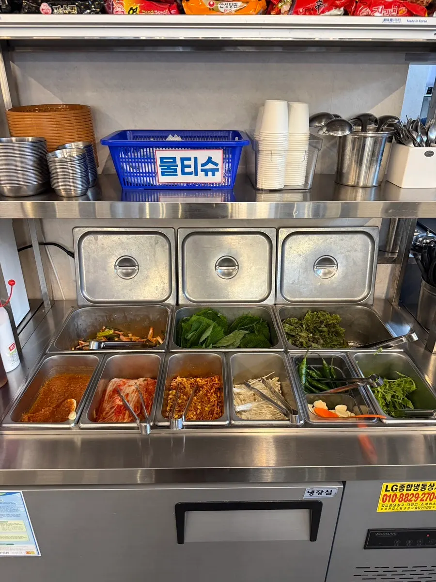 Interior of Super Naengsam Sangbong Main Branch, neighborhood BBQ feel