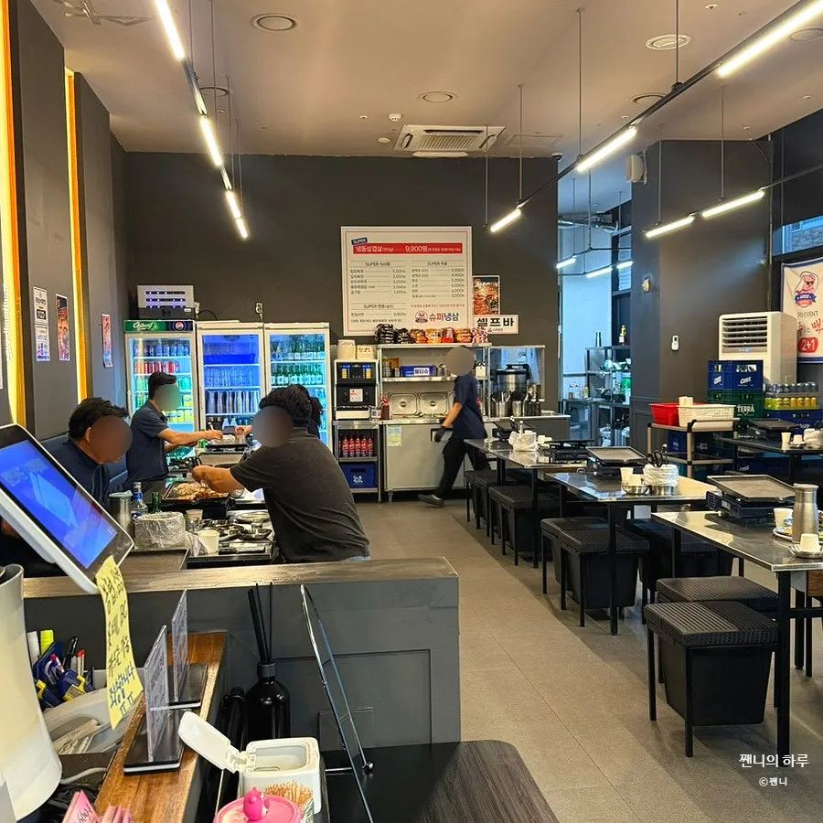 Interior of Super Naengsam Sangbong Main Branch