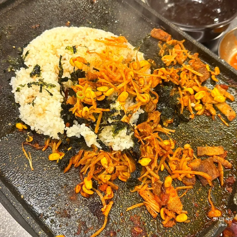 Fried rice cooked at the table