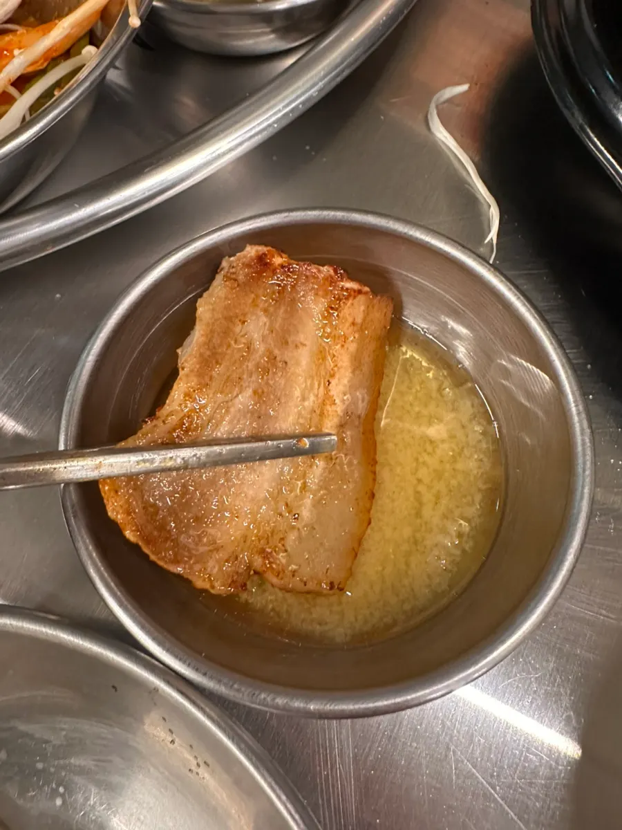 공기밥과 함께 먹는 김치찌개 한 그릇