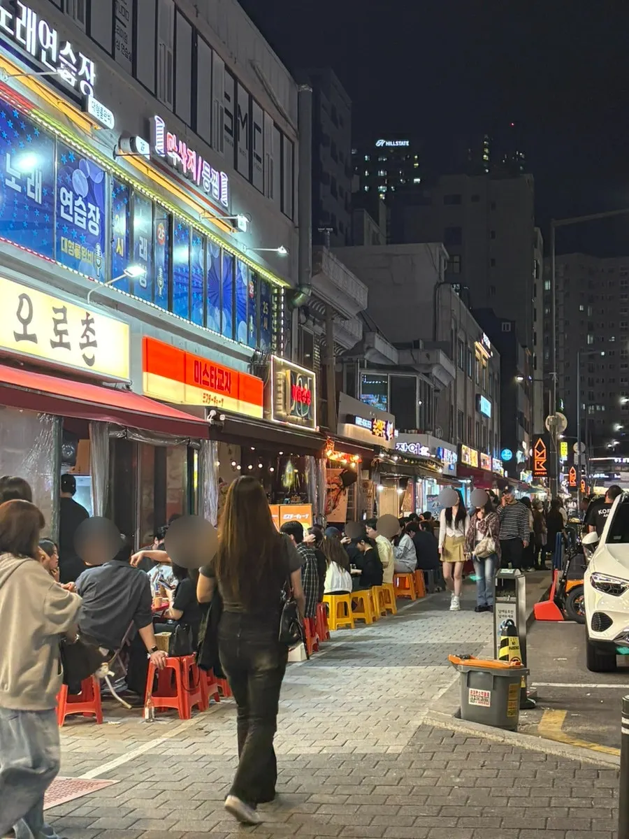 Evening view of the outdoor tables along the Sangbong food alley