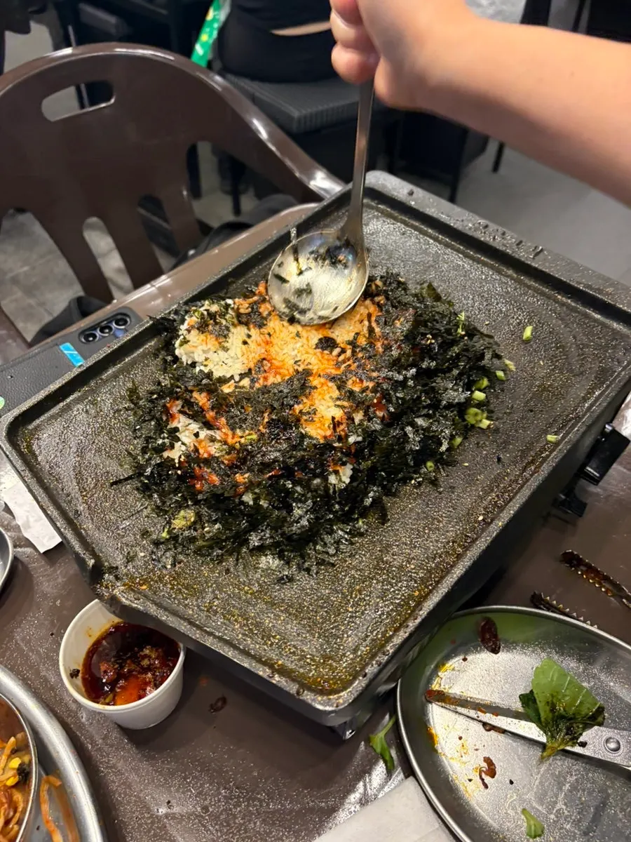 Fried rice topped with chopped minari