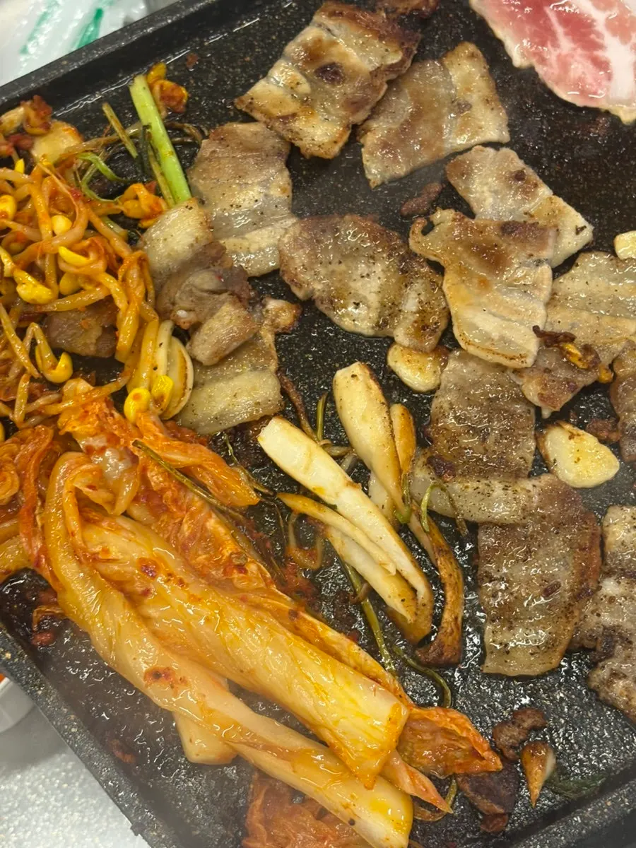 추가 주문한 냉동삼겹살