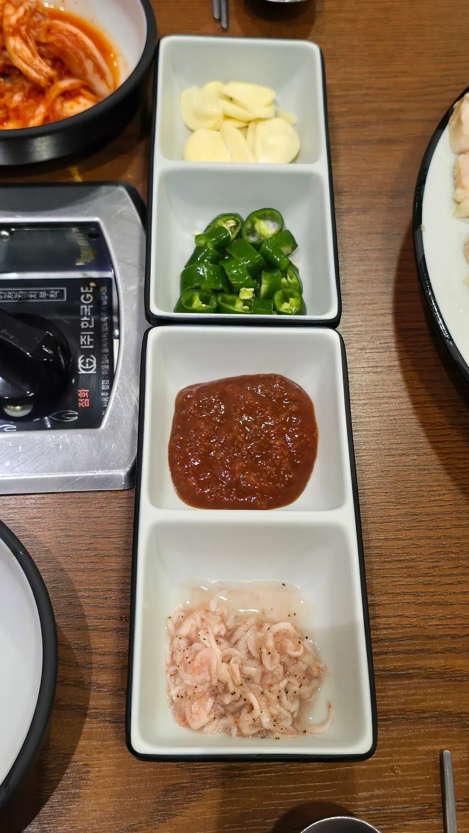 Kalguksu noodles and side-dish setting