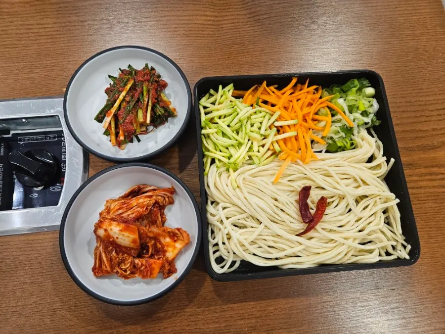 셀프바에서 떠온 공기밥 한 공기
