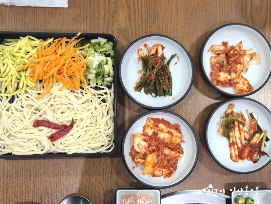 A bowl of kalguksu included with the bossam set
