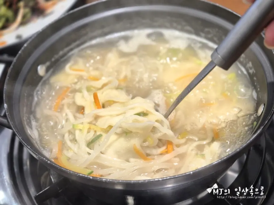 Kalguksu bowl turned into kaljebi