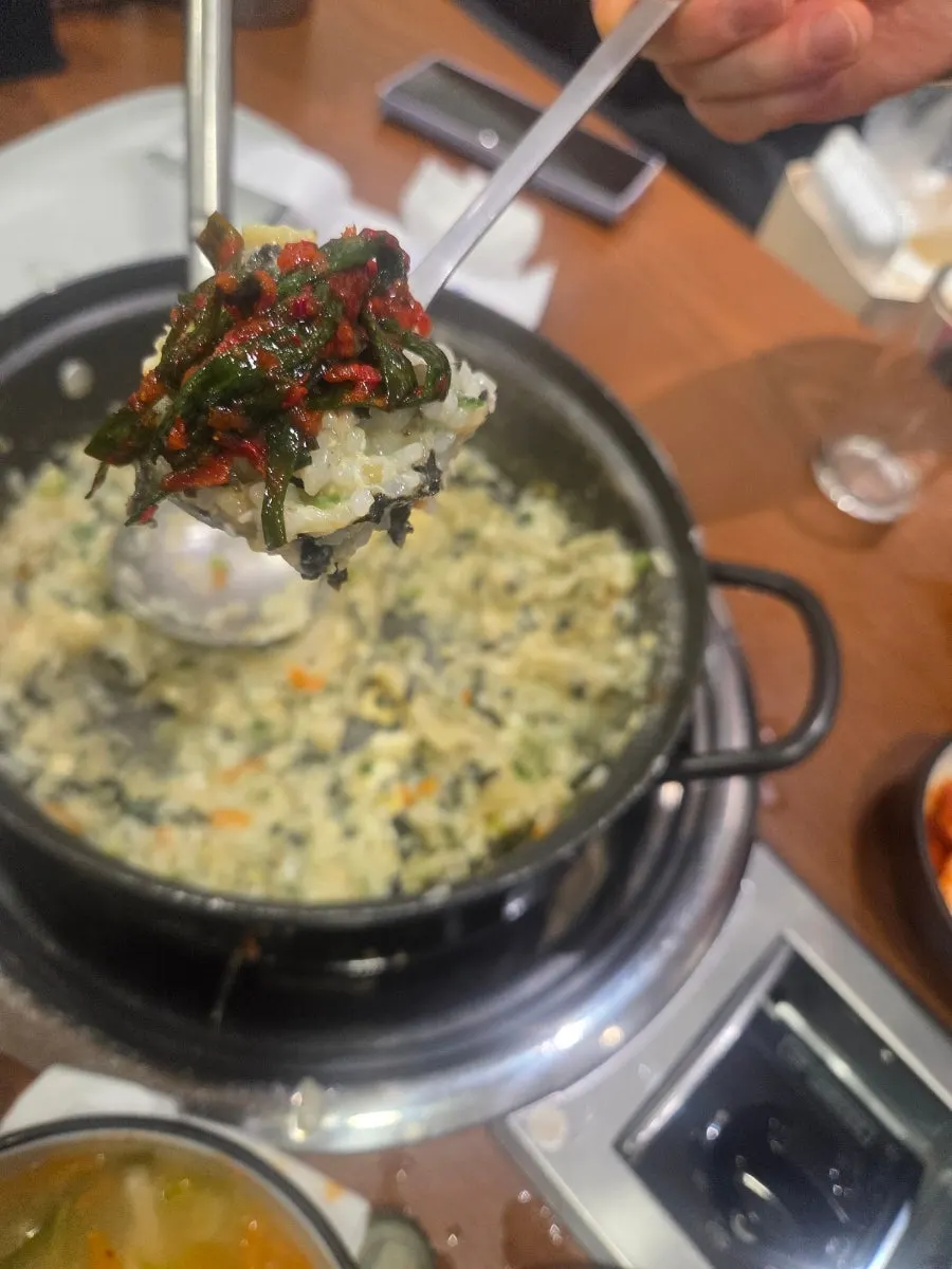 남은 칼국수 국물에 밥을 넣어 만든 마무리 죽