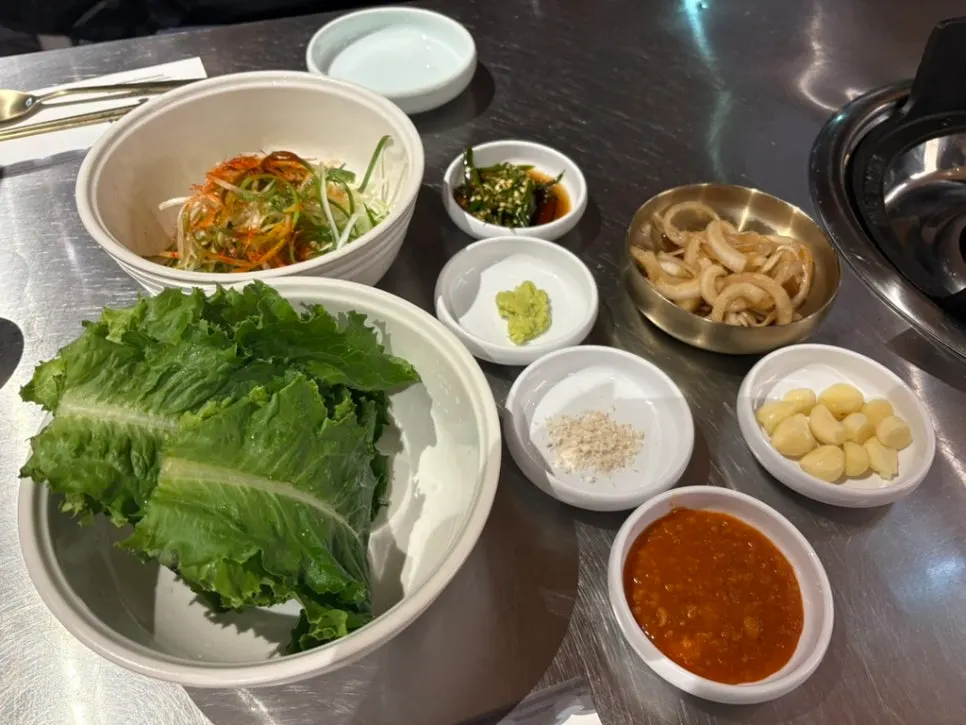주문한 고추장 목살과 삼겹살 메뉴