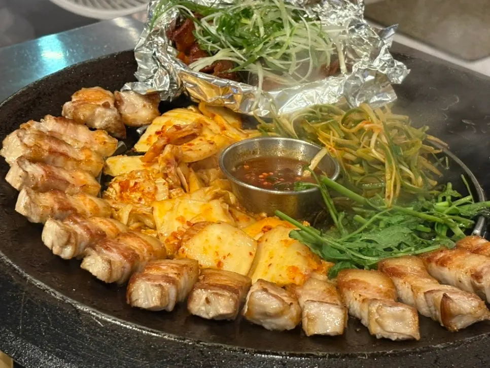 고추장아찌를 포함한 기본 찬