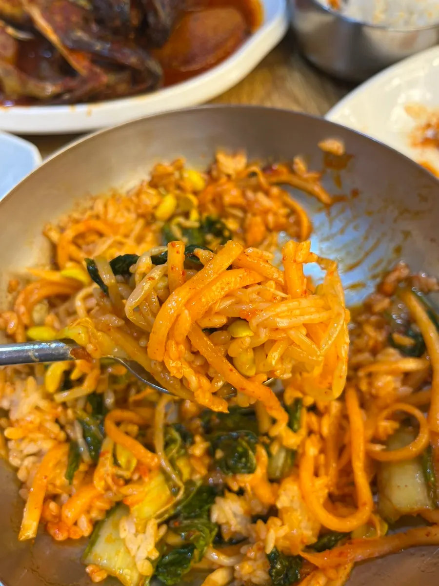 셀프바에서 가져온 비빔밥 재료