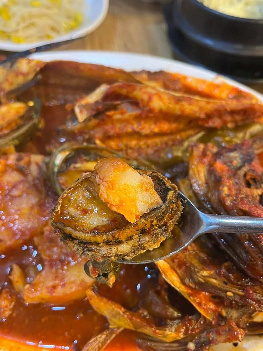 비벼낸 보리비빔밥 한 그릇