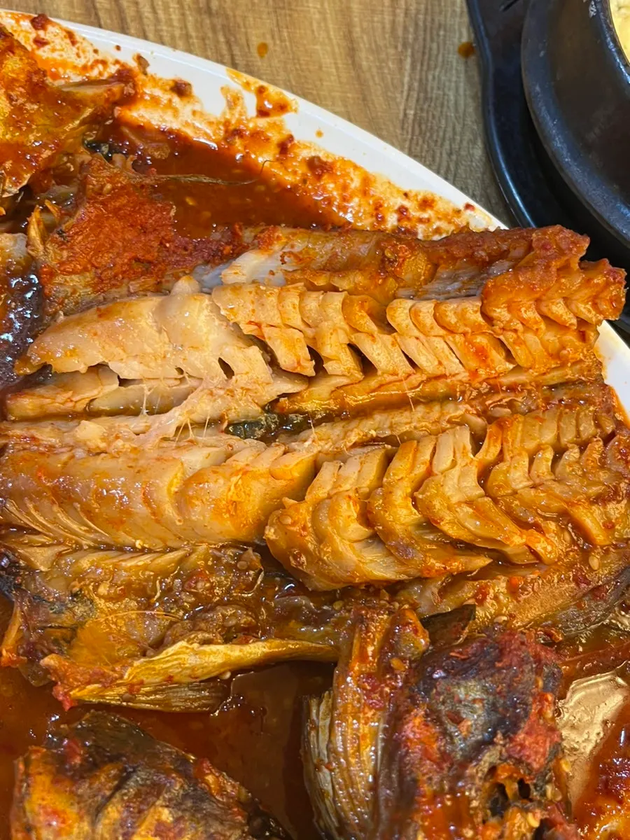 떡사리와 함께 담긴 코다리 살