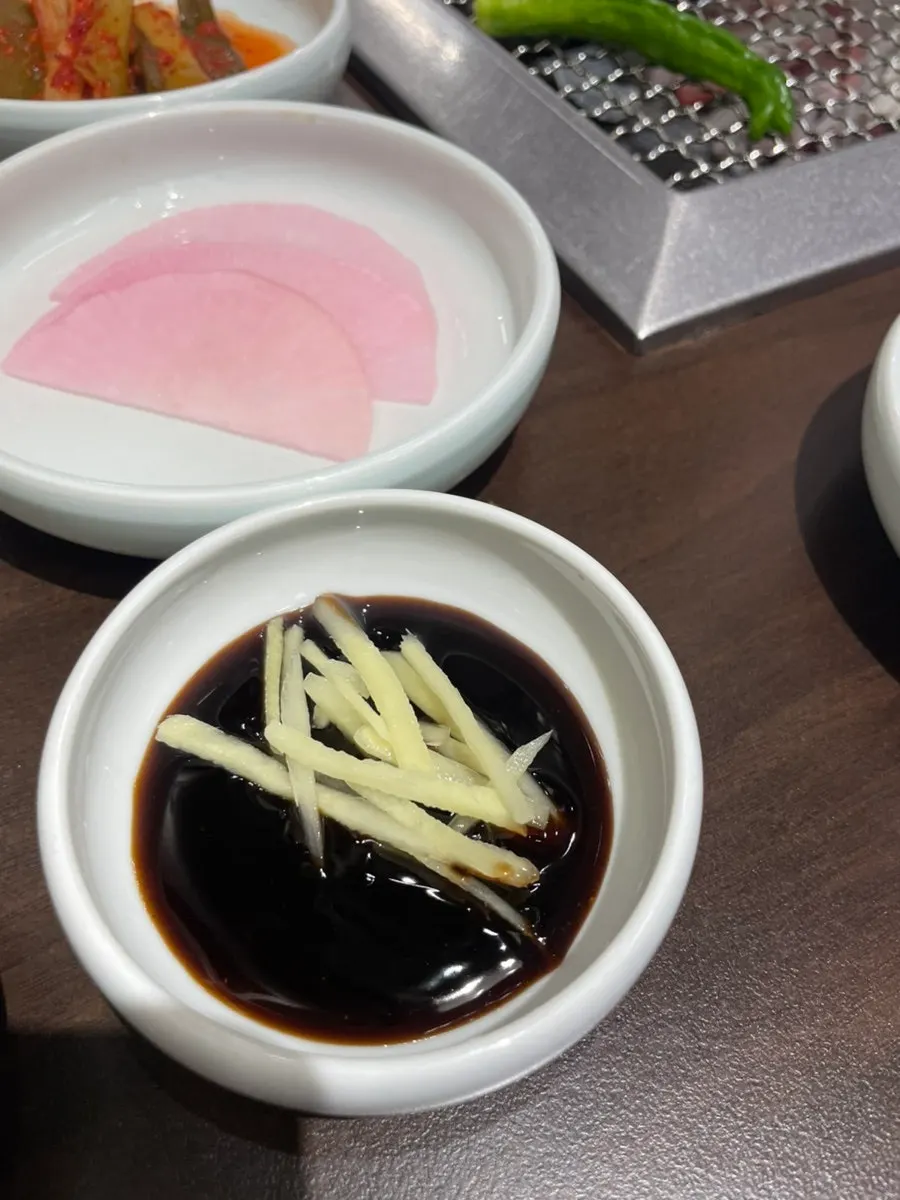 노릇하게 구워진 통통한 장어 살
