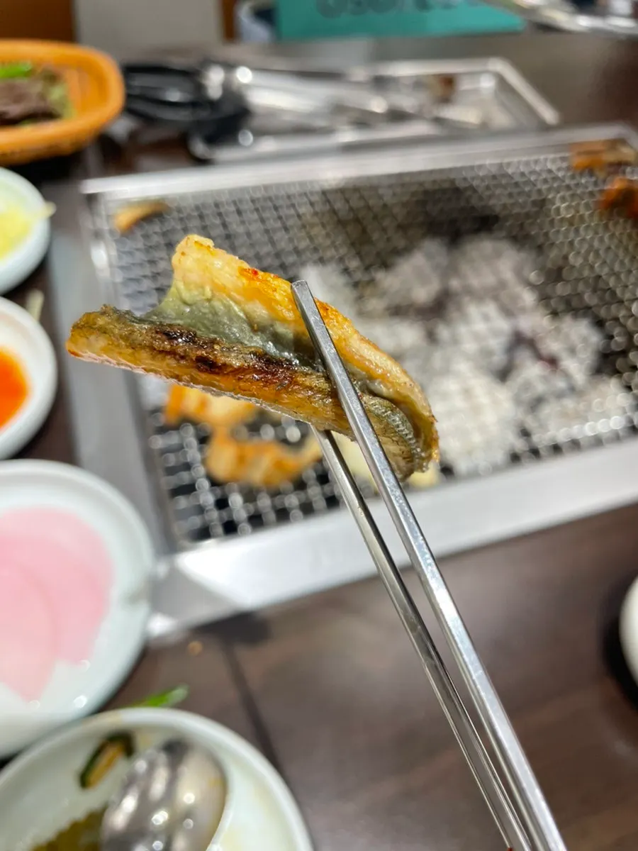식사를 마친 장어구이 상차림