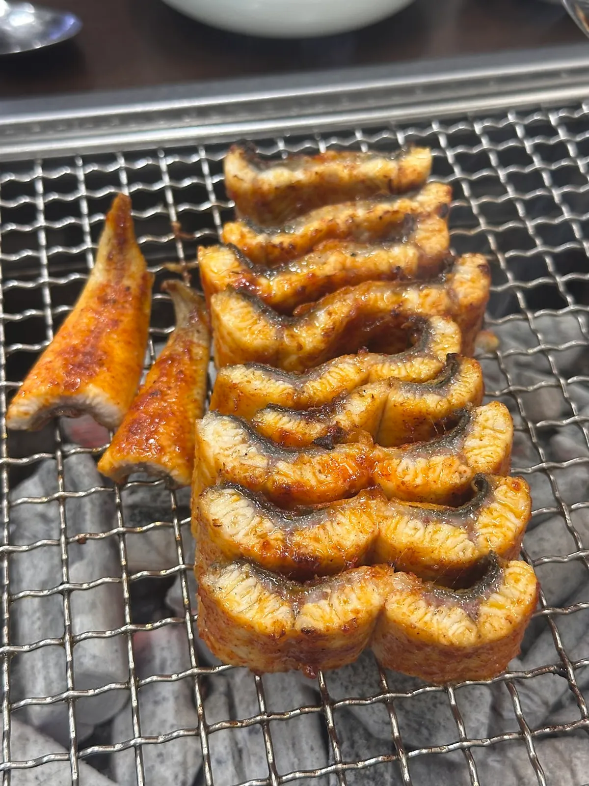 불판 위 고추장 양념 장어구이