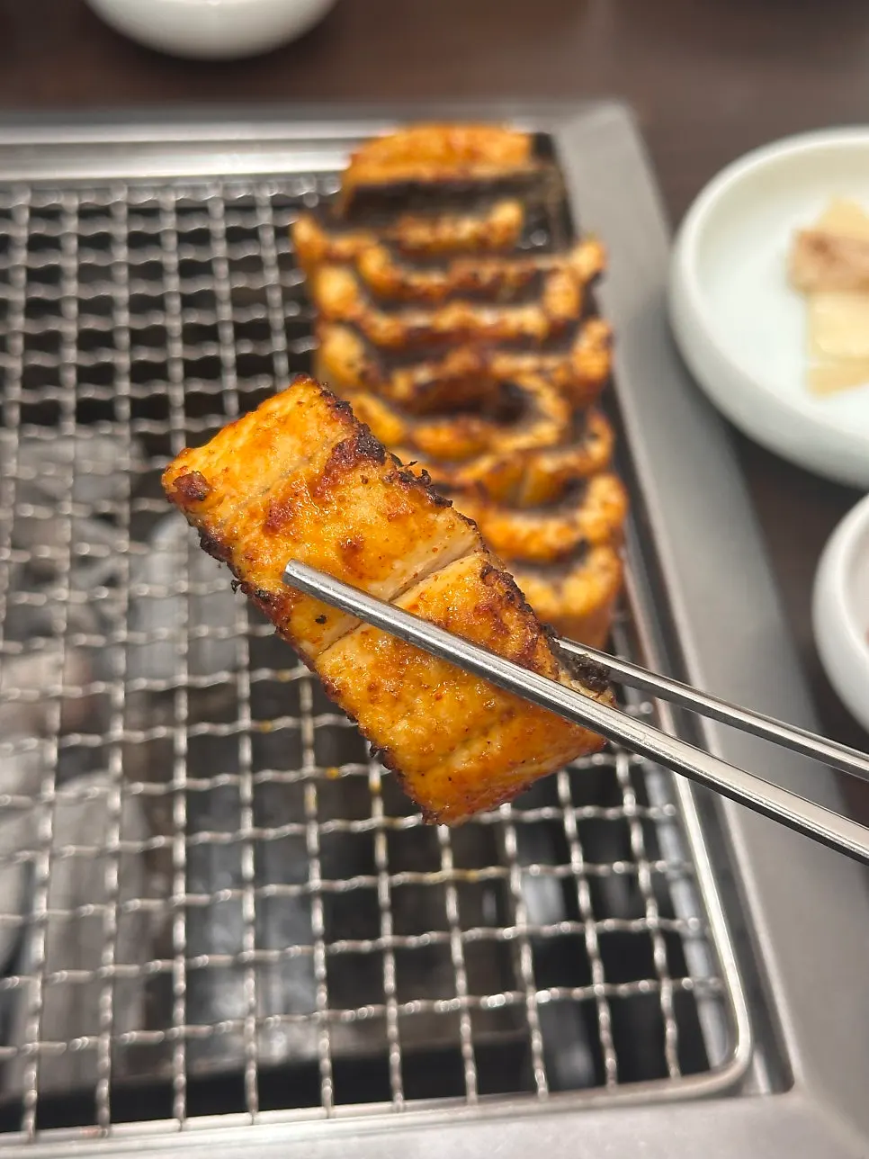 익힌 장어구이 불판 상차림