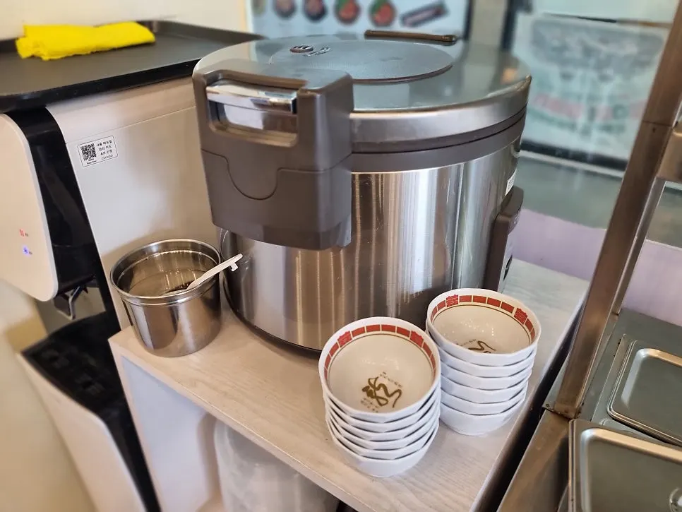 Photo of the clean place settings at Glory Works