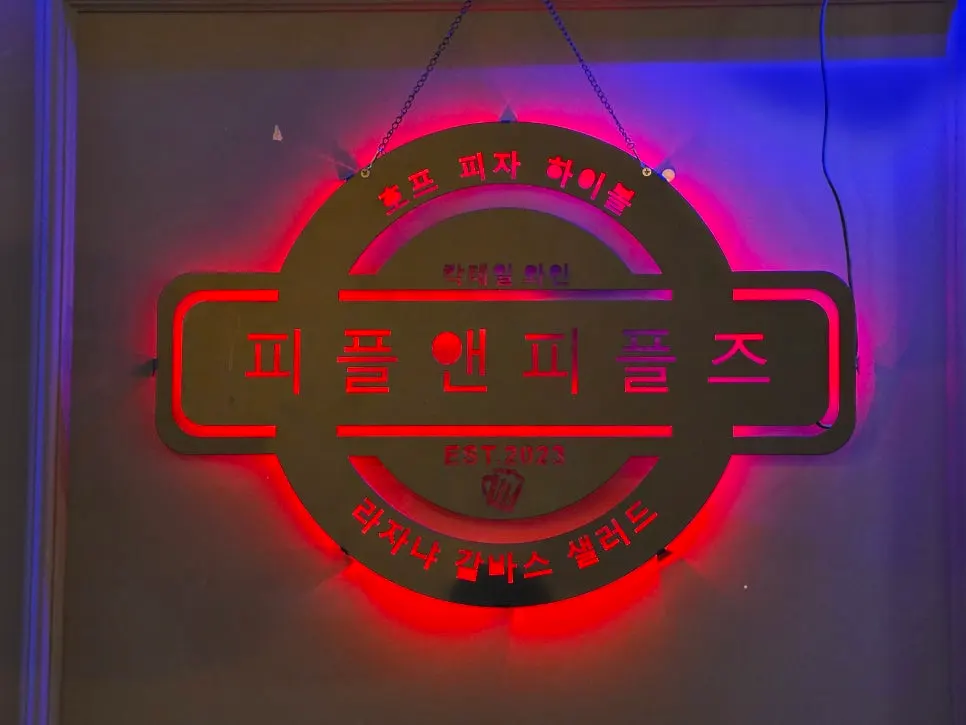 Table view at People & Peoples, a pizza-and-beer bar in Sangdong