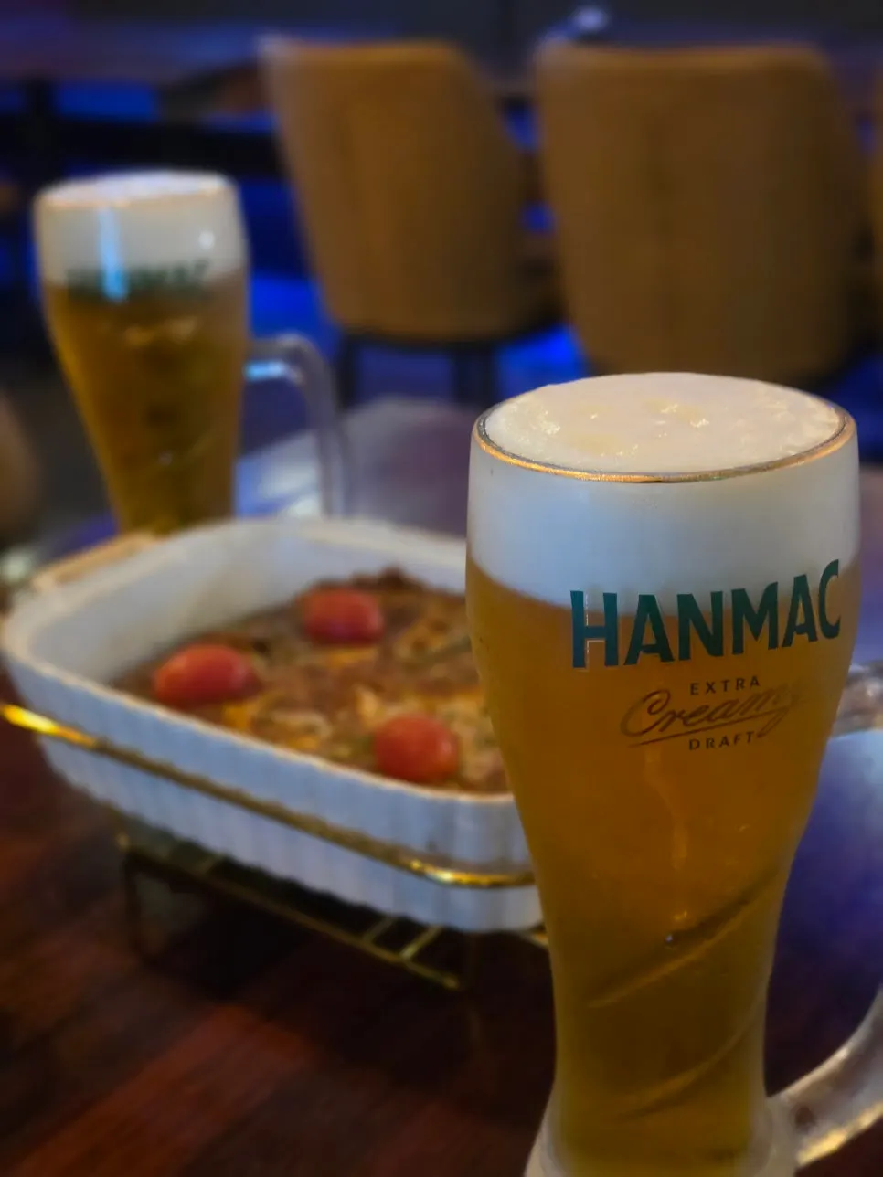 Vertical close-up of the cream draft beer