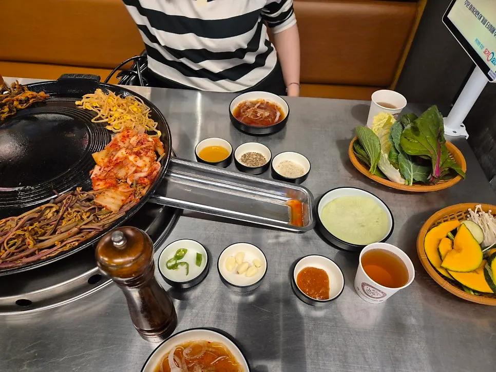 Half-plate set spread with meat and draft beer together