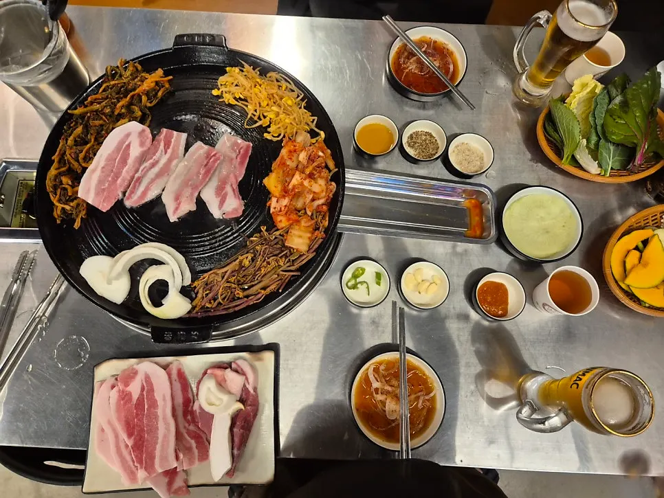 Cauldron-lid table at Sanggu's Sotttukkeong Samgyeopsal Gueui Branch after finishing the meal