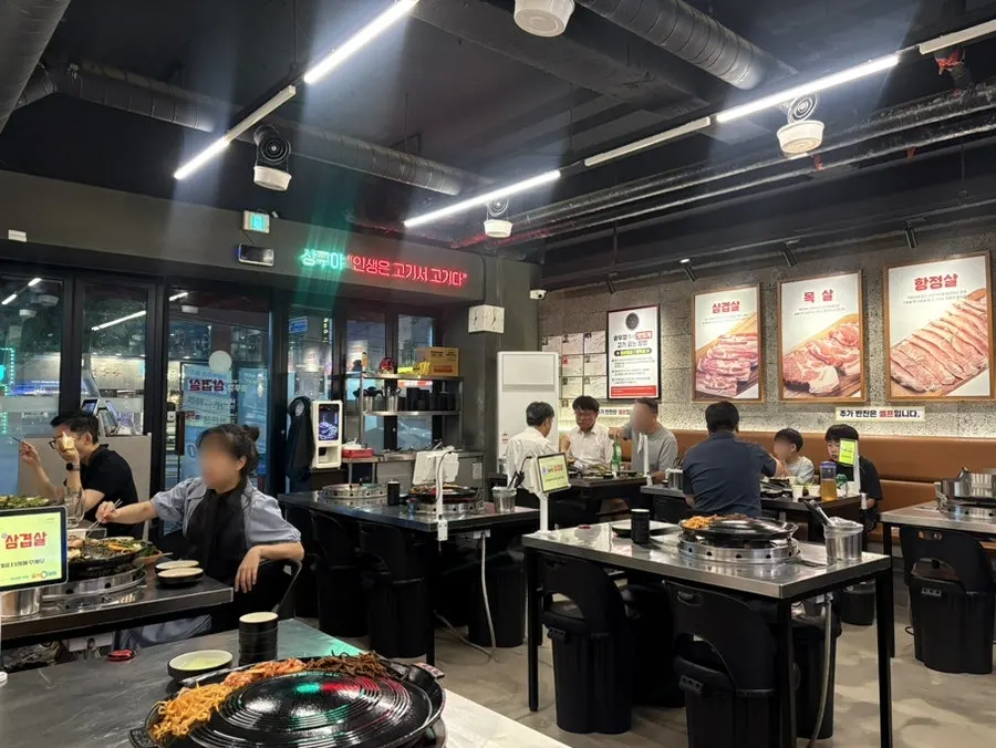 Clean, tidy interior of Sanggu's Gueui Branch